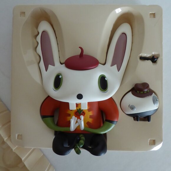 RARE NEW 2003 9” SCARY GIRL BUNNY BUNNIGURU EGG DESIGNER URBAN ART VINYL FIGURE - Picture 3 of 16